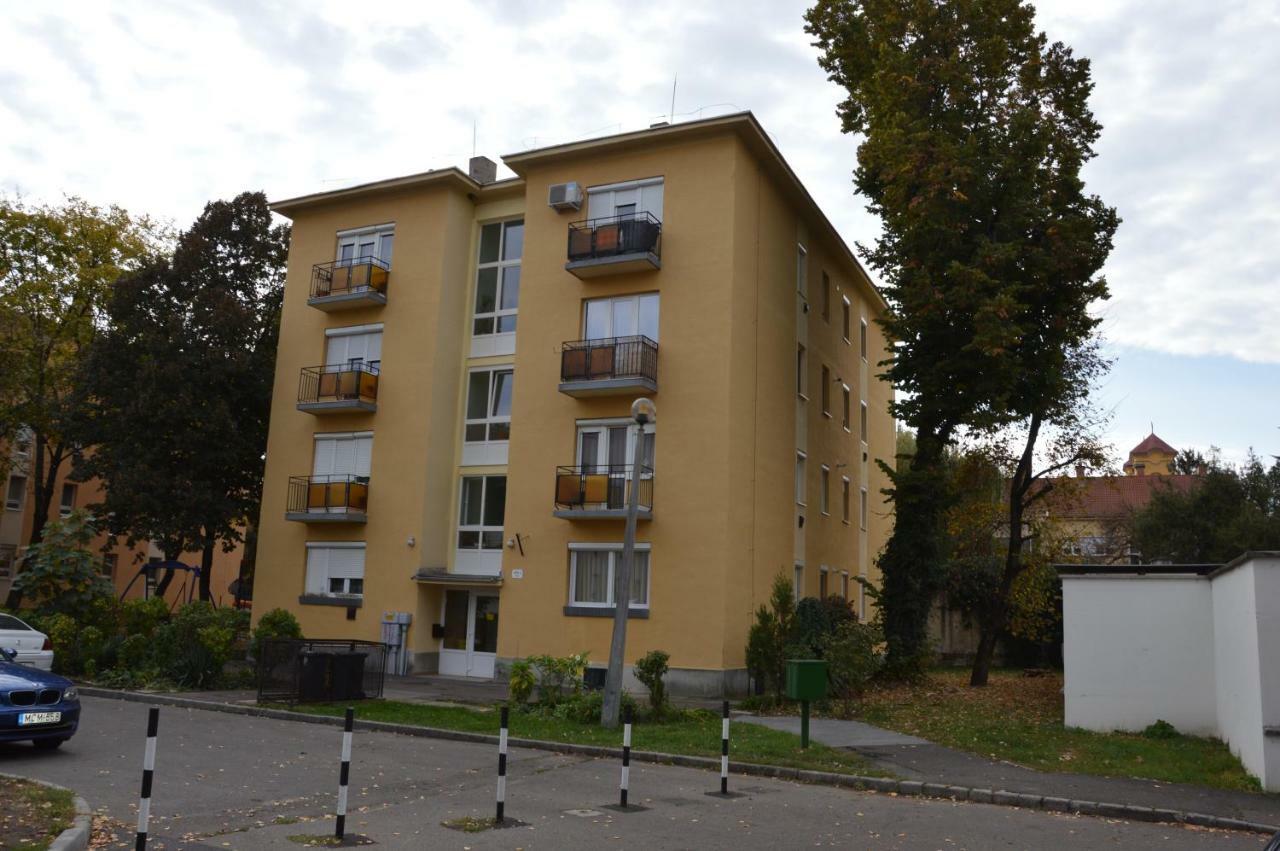 RÉS Apartman Eger Bagian luar foto