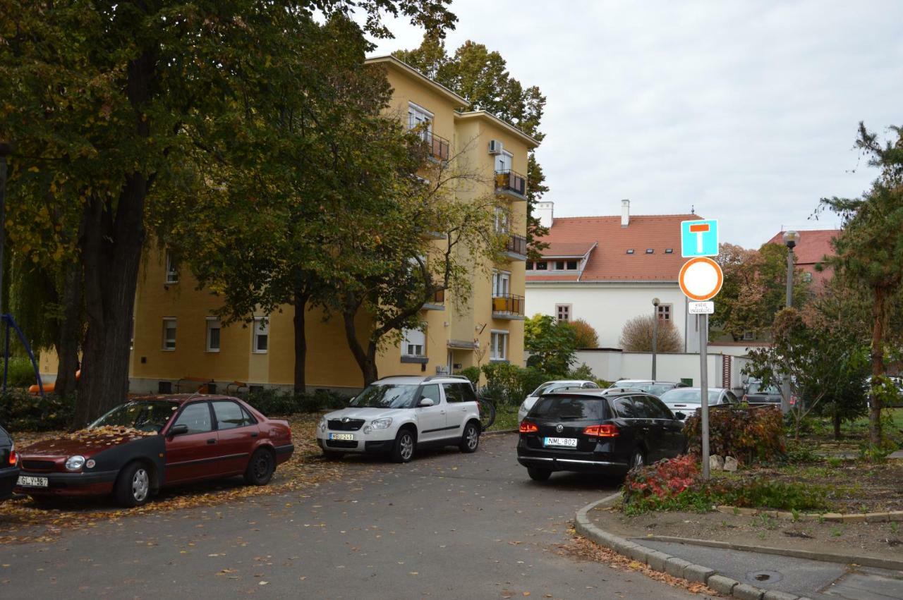 RÉS Apartman Eger Bagian luar foto