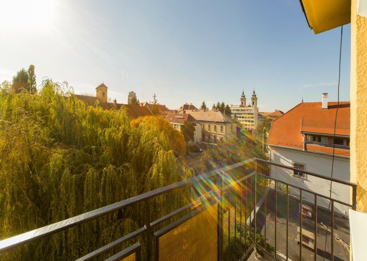 RÉS Apartman Eger Bagian luar foto